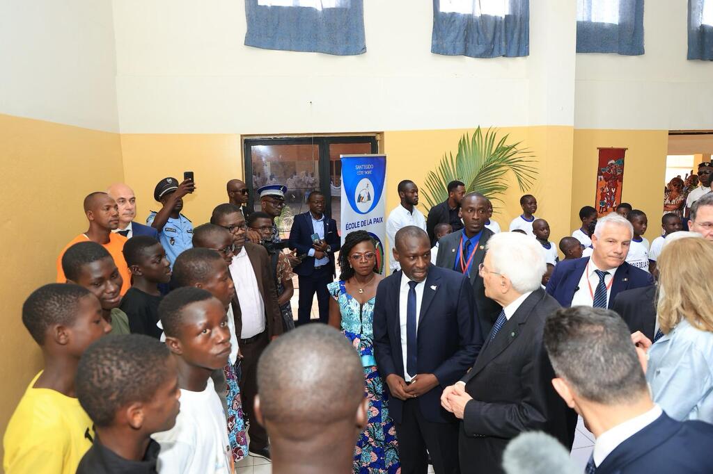 Il presidente Mattarella visita la Comunità di Sant'Egidio ad Abidjan: 